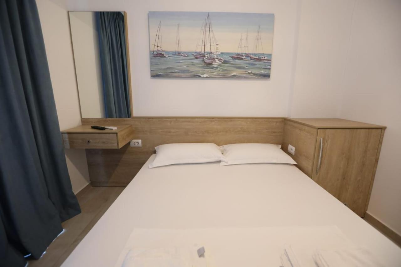 Apart-Hotel Alvi Sarandë Eksteriør billede